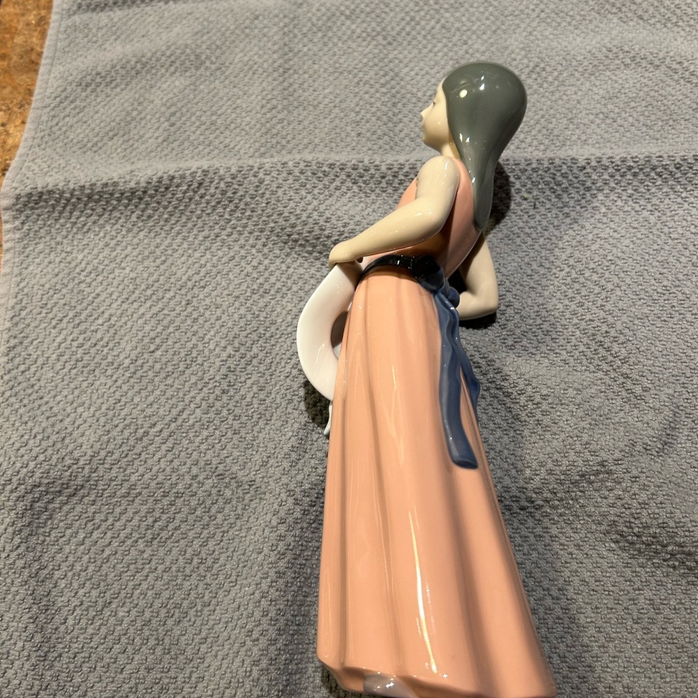 Lladro “The Dreamer” porcelain figurine. Issued 1978, retired in 1999. #5008 - Picture 7 of 10